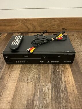 DV220MW9 Magnavox w/ Remote VCR DVD Combo 4 Head Player Working Tested Clean